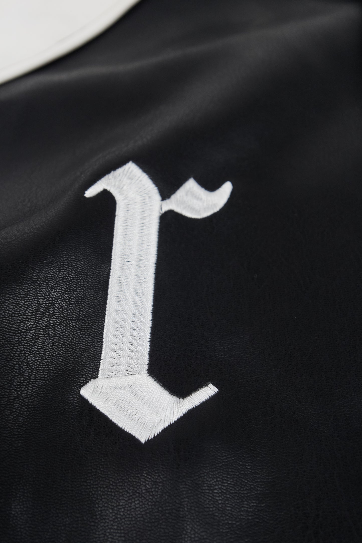VESTE SIMILICUIR FLAMME NOIR/BLANCHE